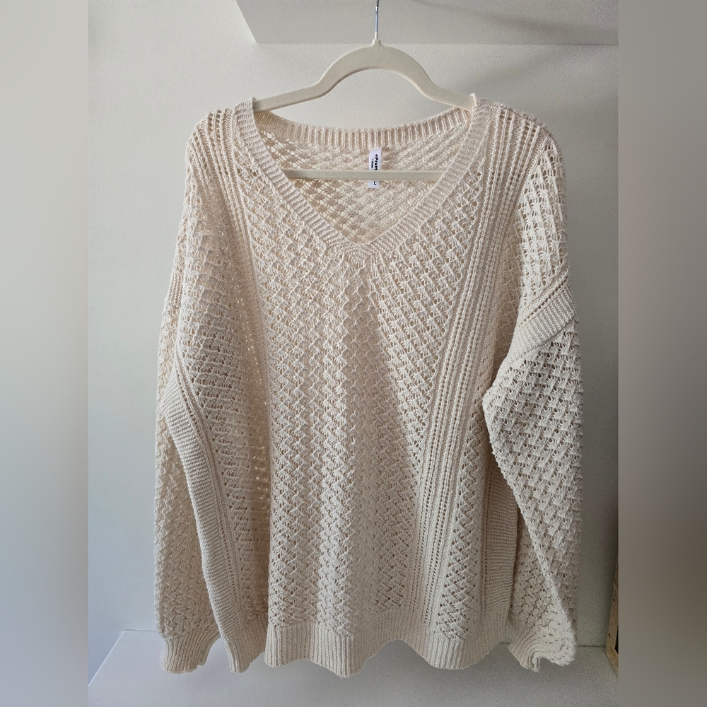 ePretty Chicago Cream Knit V-Neck Oversized Sweater Size Large